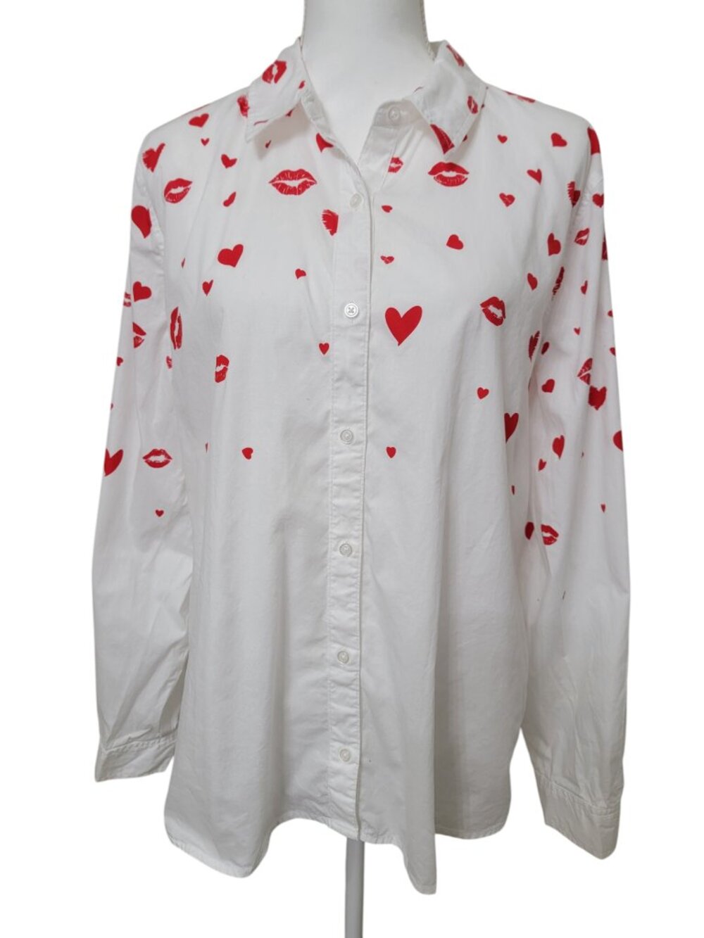 Cato Size XL White with Red Kiss and Heart Pattern Button Down Long Sleeve Shirt